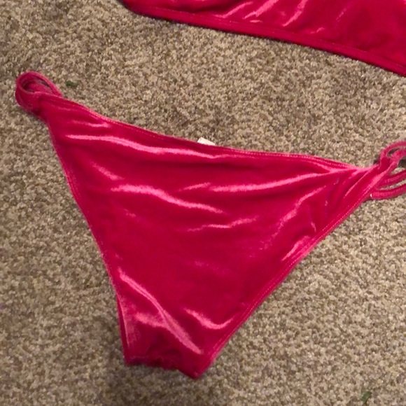 Velvet bikini - Picture 2 of 5